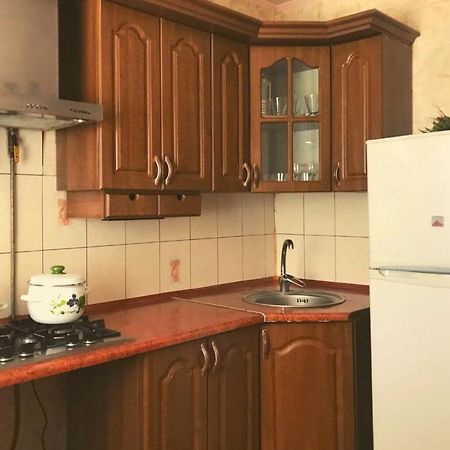 Семейные Апартаменты В Новом Районе У Софиевского Парка Uman Exterior foto