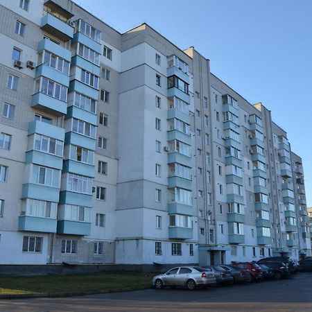 Семейные Апартаменты В Новом Районе У Софиевского Парка Uman Exterior foto