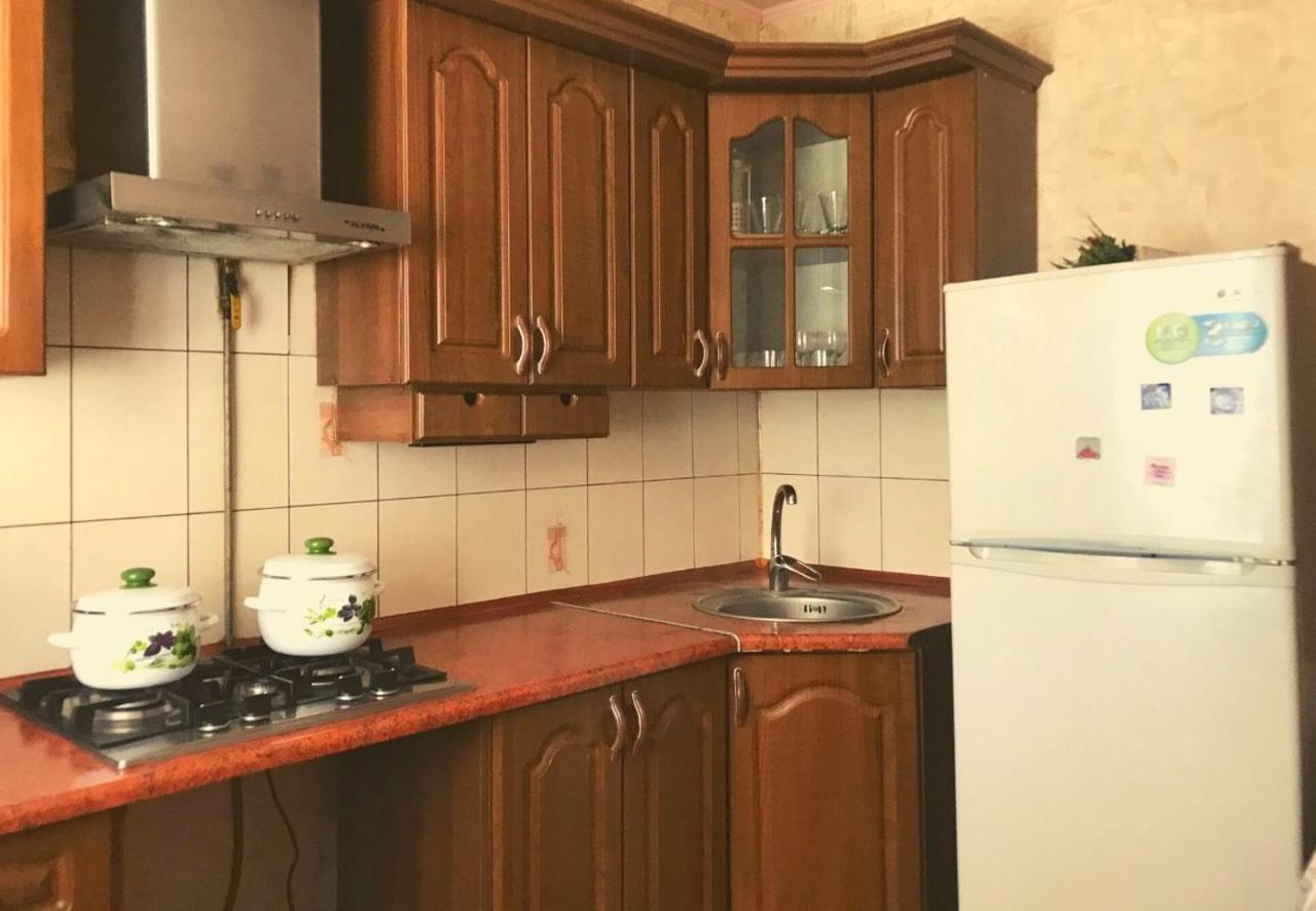 Семейные Апартаменты В Новом Районе У Софиевского Парка Uman Exterior foto