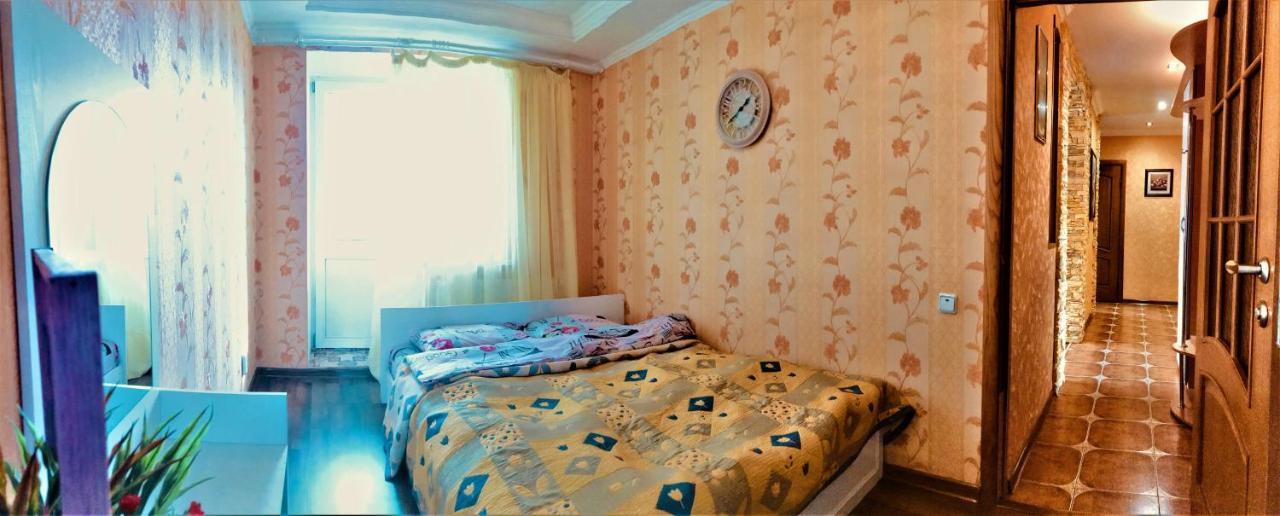 Семейные Апартаменты В Новом Районе У Софиевского Парка Uman Exterior foto